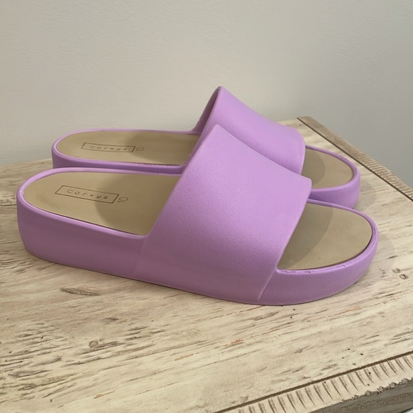 Corkys Slides - Picture 2 of 8